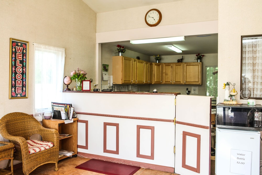 Moonlight Inn, Brunswick 83 Room Prices & Reviews Travelocity