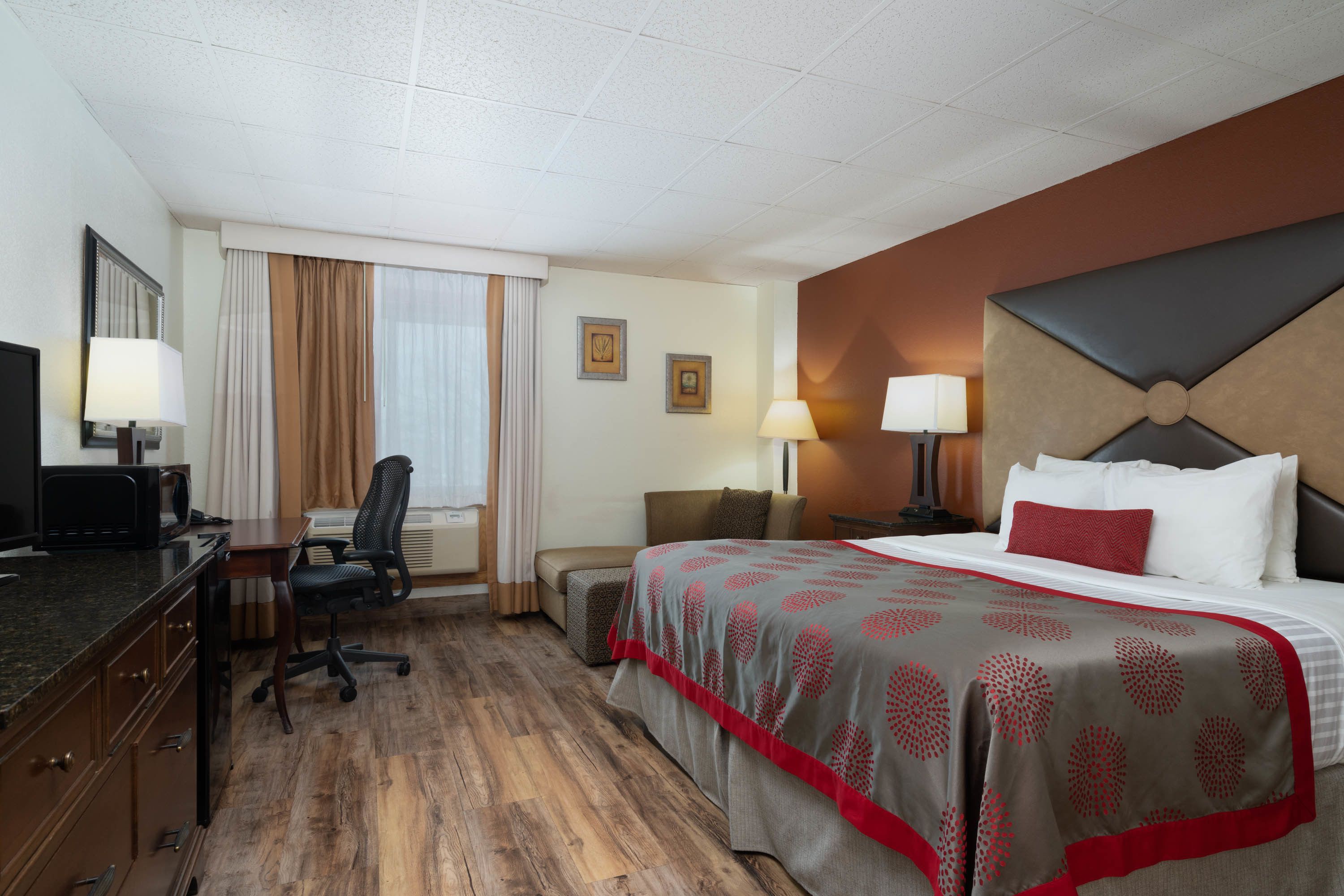 Ramada by Wyndham Albert Lea in Owatonna, United States