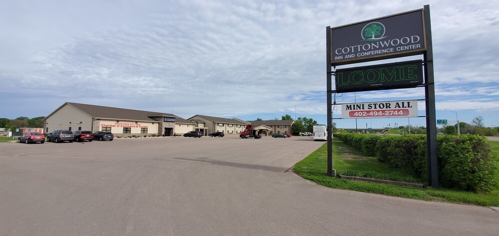 Exterior, Cottonwood Inn and Conference Center