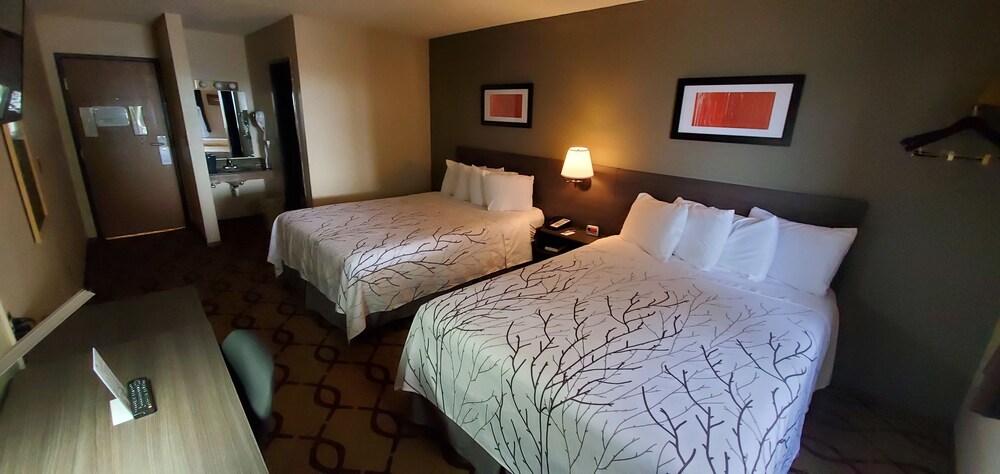 Room, Cottonwood Inn and Conference Center