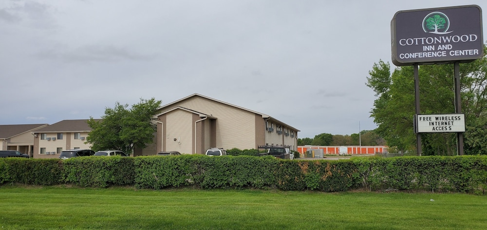 Exterior, Cottonwood Inn and Conference Center