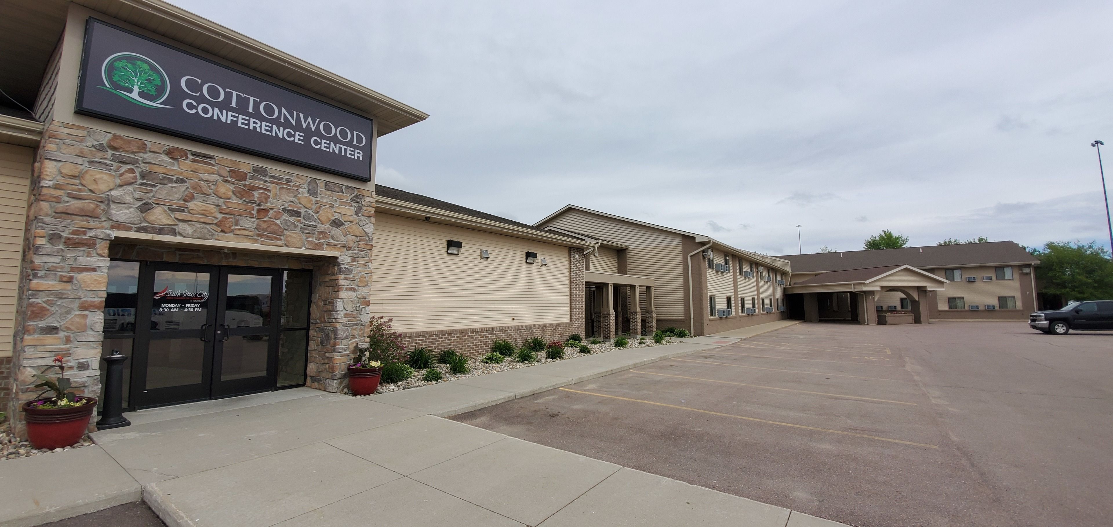 Cottonwood Inn and Conference Center in South Sioux City, United States