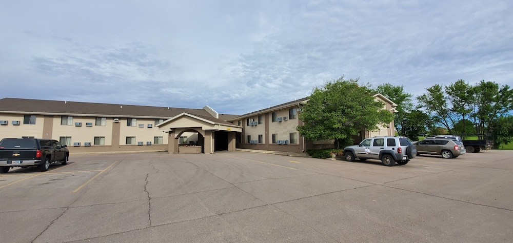 Exterior, Cottonwood Inn and Conference Center