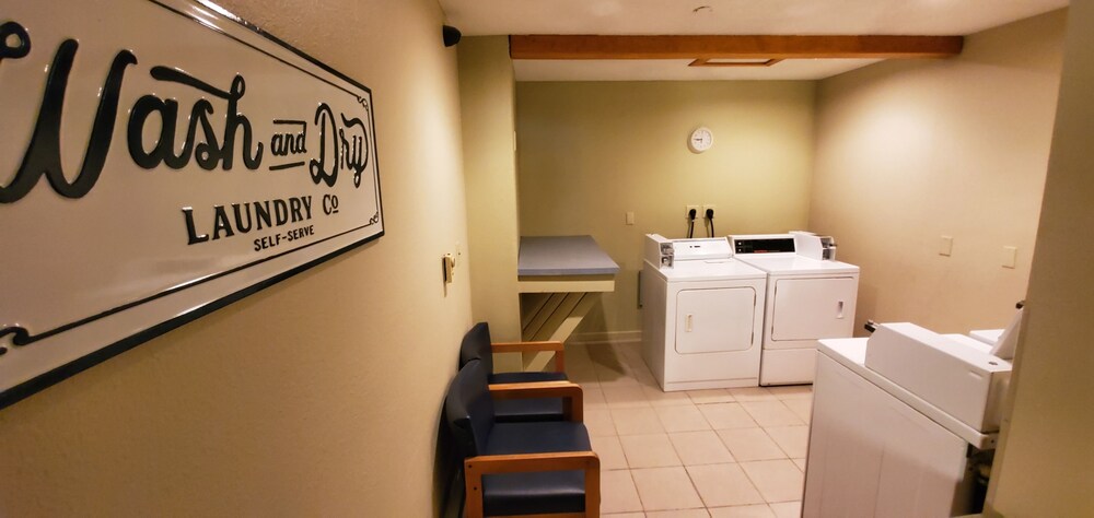 Laundry room, Cottonwood Inn and Conference Center