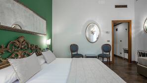 Minibar, una cassaforte in camera, una scrivania