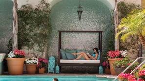Outdoor pool, pool cabanas (surcharge), pool umbrellas