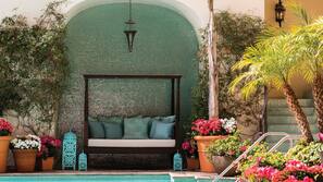 Outdoor pool, pool cabanas (surcharge), pool umbrellas