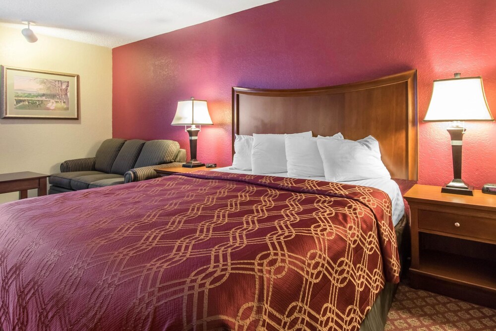 Econo Lodge Inn & Suites Joplin