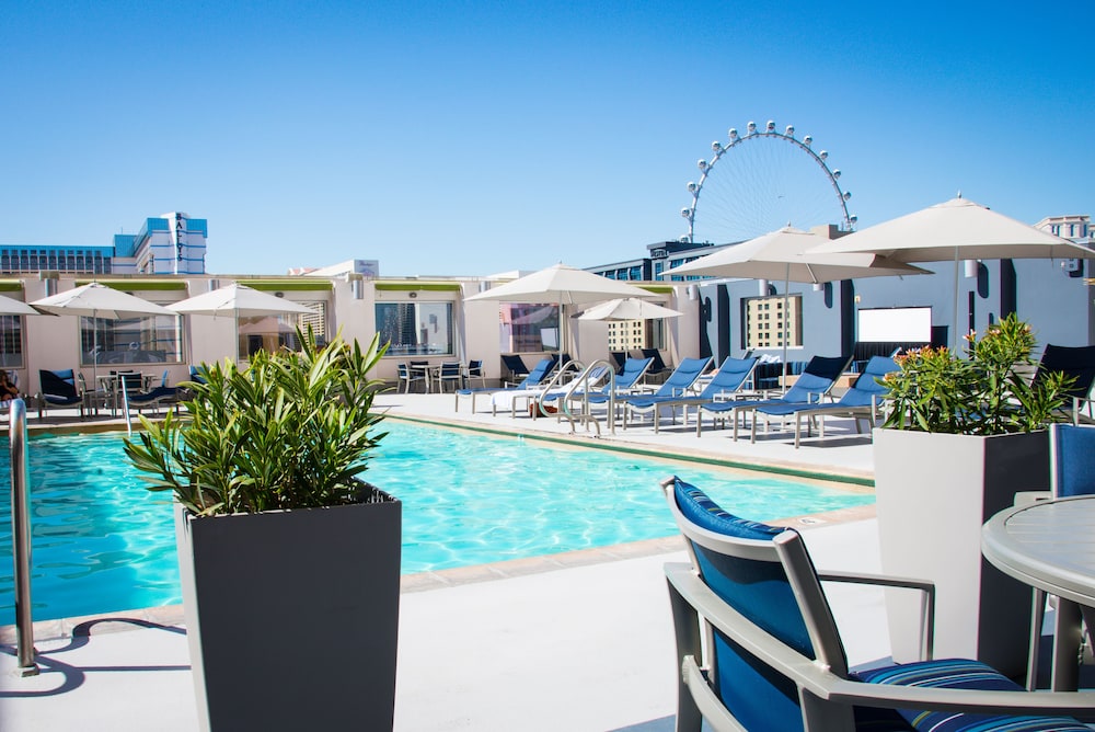 Outdoor pool, The Platinum Hotel