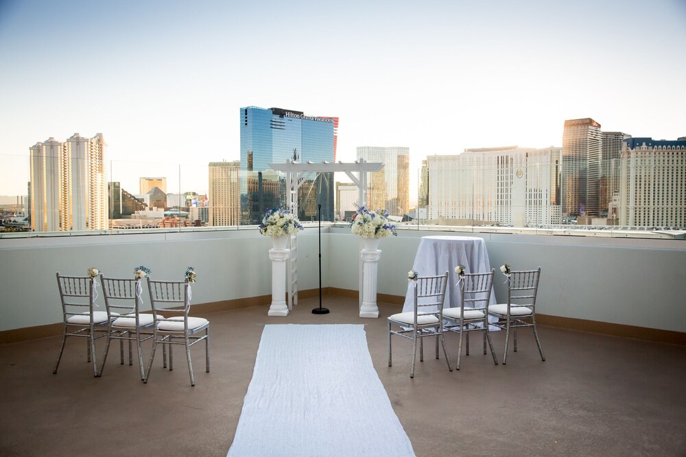 Outdoor wedding area, The Platinum Hotel