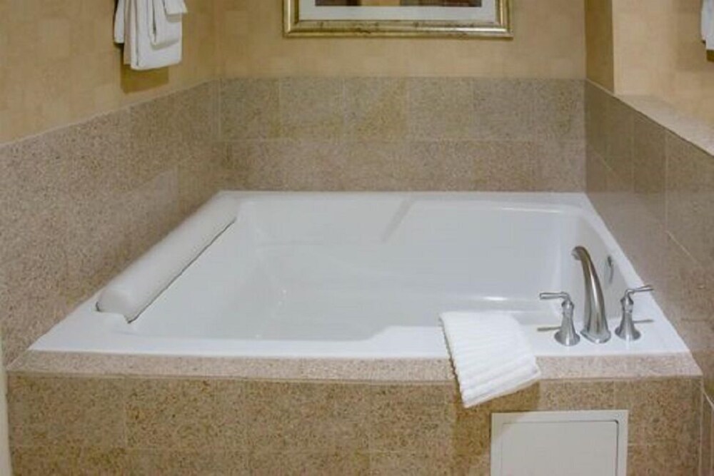 Deep soaking bathtub, The Platinum Hotel