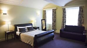Desk, iron/ironing board, free WiFi, linens