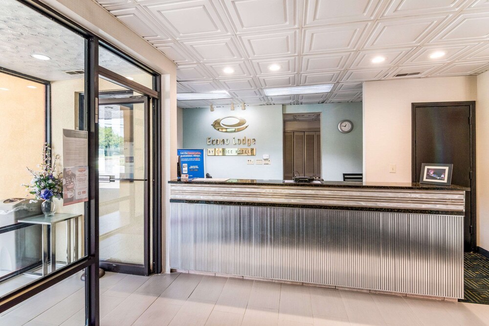 Econo Lodge City Hwy 13 in City Best Rates & Deals