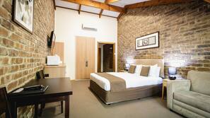 Premium bedding, minibar, desk, blackout curtains