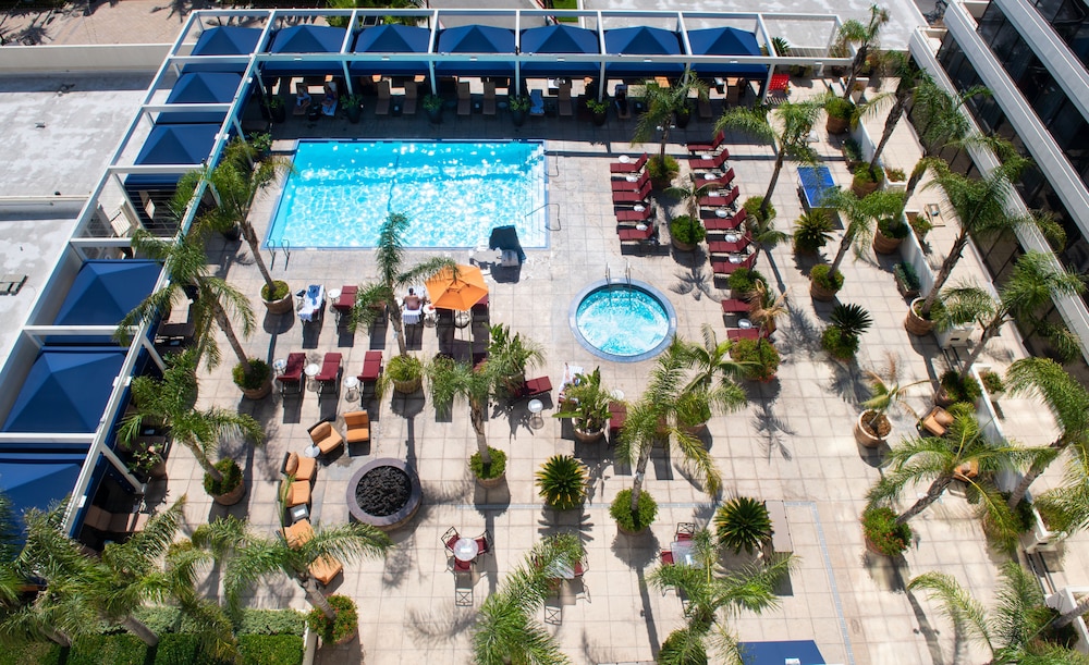 Outdoor pool, Renaissance Newport Beach Hotel