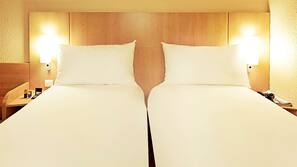Premium bedding, desk, soundproofing, free cots/infant beds