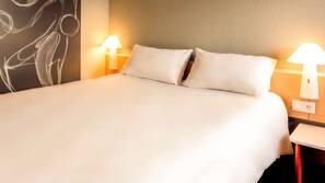 Premium bedding, desk, soundproofing, free cots/infant beds