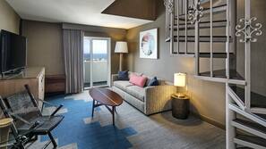 Premium bedding, down duvet, in-room safe, desk