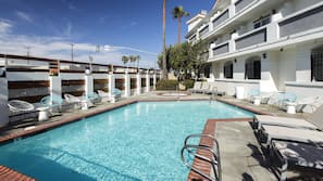 Outdoor pool, pool loungers