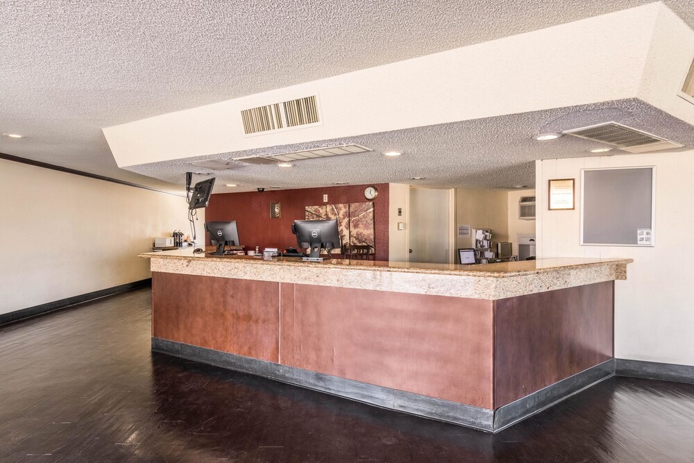 Rodeway Inn & Suites