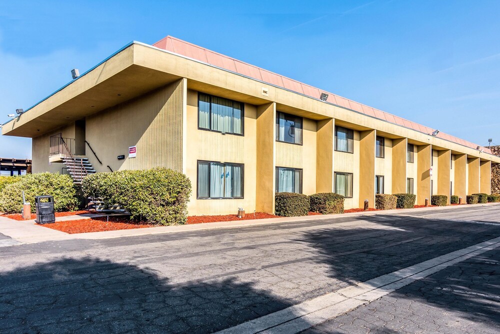 Rodeway Inn & Suites