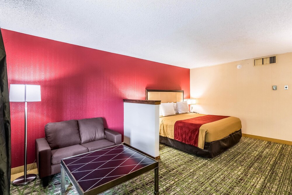 Rodeway Inn & Suites