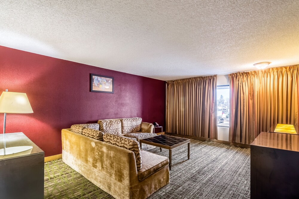 Rodeway Inn & Suites