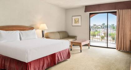 Golden Sails Hotel