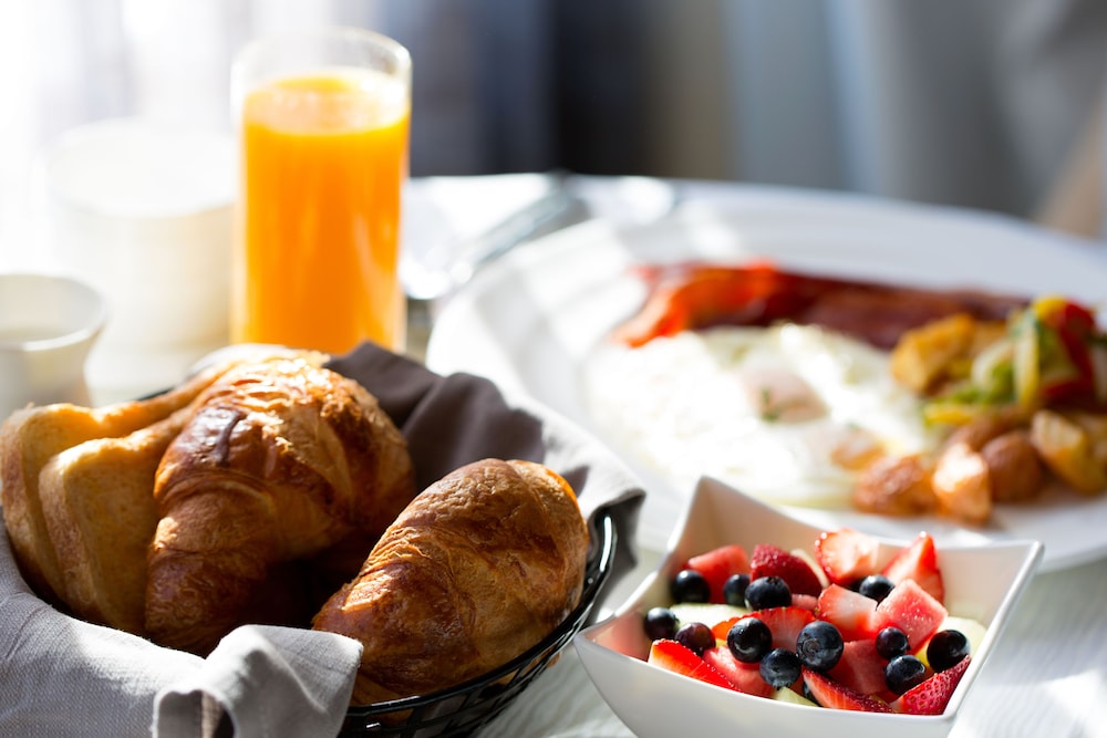 Breakfast meal, Hilton Chicago/Oak Brook Hills Resort & Conference Center