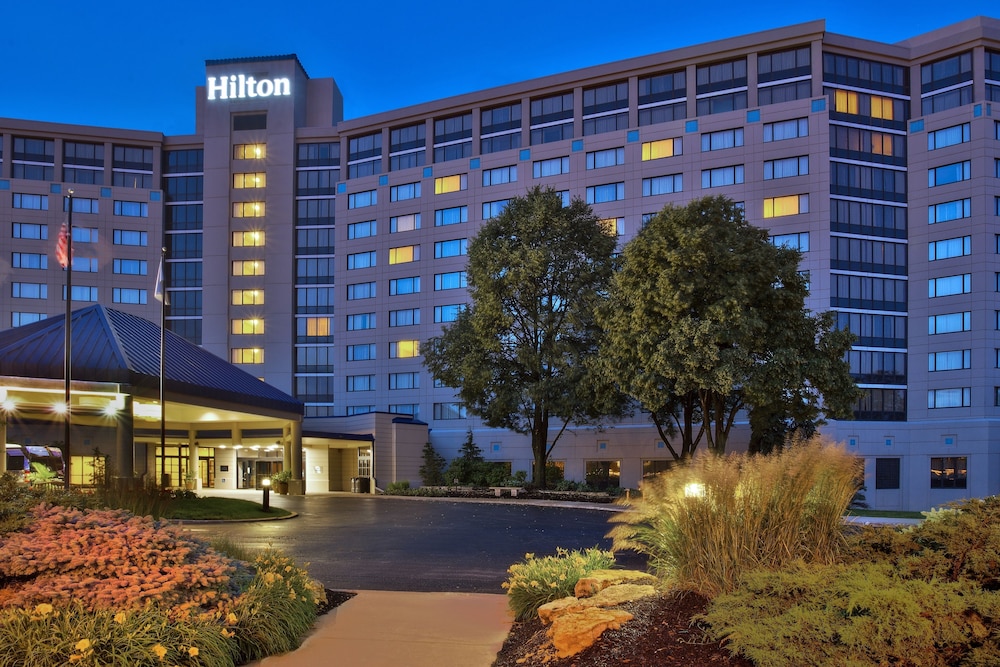 Front of property - evening/night, Hilton Chicago/Oak Brook Hills Resort & Conference Center