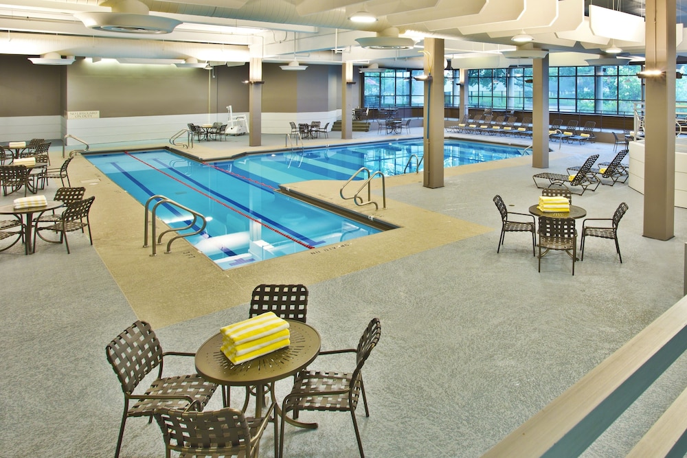 Indoor pool, Hilton Chicago/Oak Brook Hills Resort & Conference Center