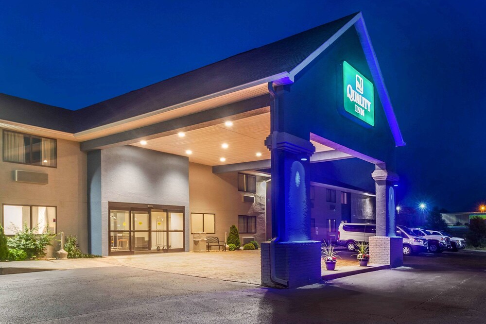 Exterior, Quality Inn