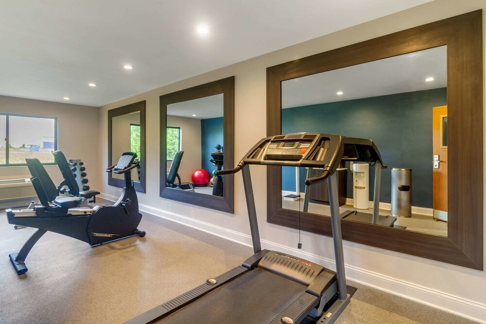 Fitness facility, Quality Inn