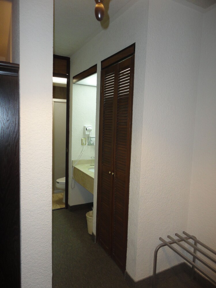 Bathroom, Best Western Posada Del Rio