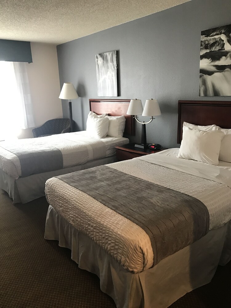 BEST WESTERN Huntington Mall Inn