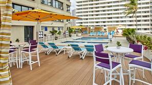 Outdoor pool, free cabanas, sun loungers