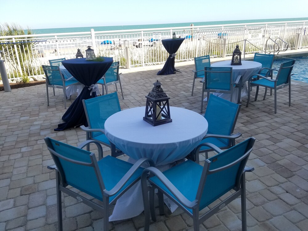 Holiday Inn Oceanfront at Surfside Beach, an IHG Hotel