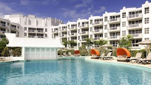Outdoor pool, free pool cabanas, pool umbrellas