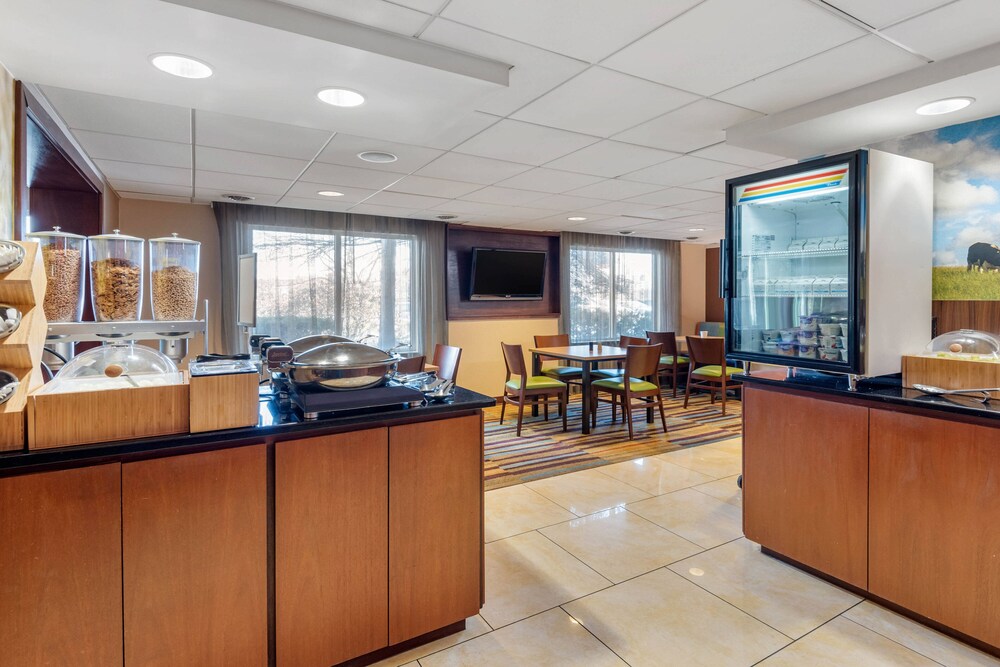 Fairfield Inn By Marriott Portland Maine Mall, Scarborough 135 Room Prices & Reviews Travelocity