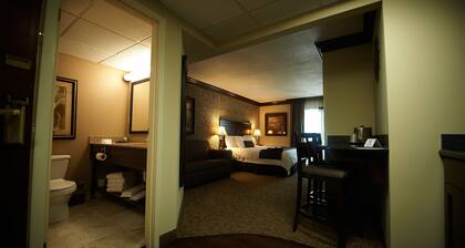 Fourwinds Lakeside Inn & Marina