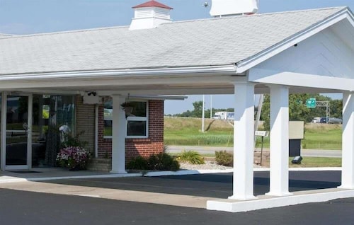 Great Place to stay Days Inn by Wyndham Wauseon near Wauseon 