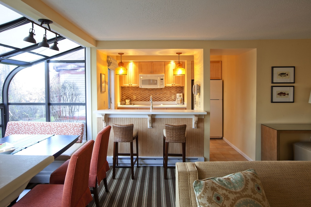 Living room, The Mansion at Ocean Edge