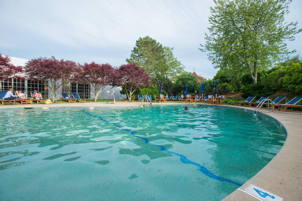 Outdoor pool, The Mansion at Ocean Edge