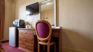 Iron/ironing board, free rollaway beds, free WiFi, linens