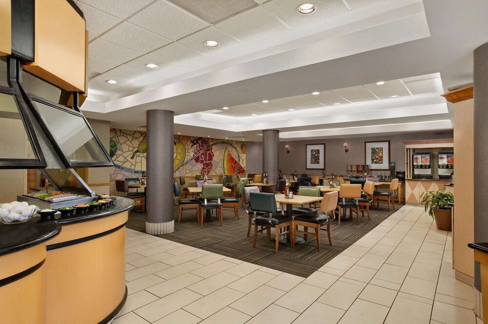 Embassy Suites Kansas City - Overland Park