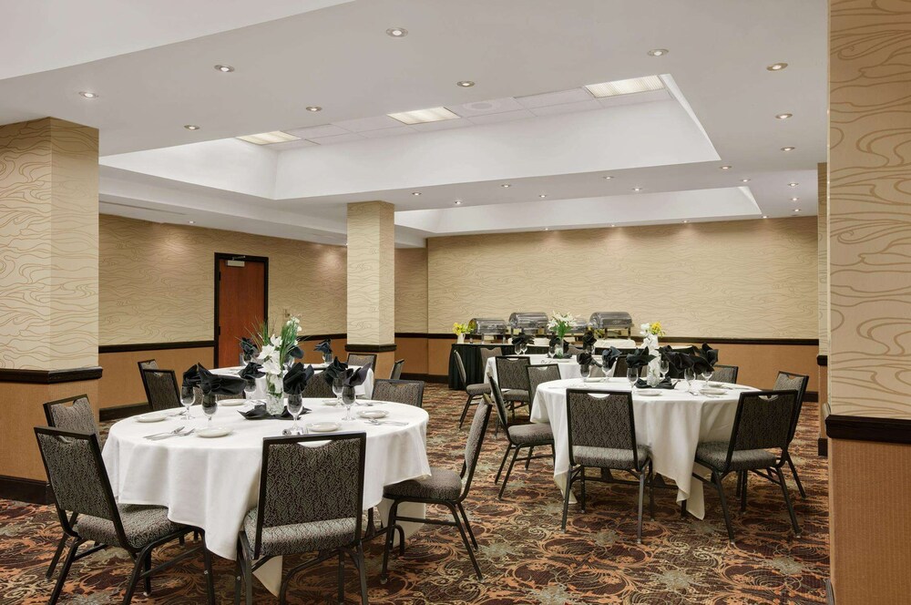 Embassy Suites Kansas City - Overland Park