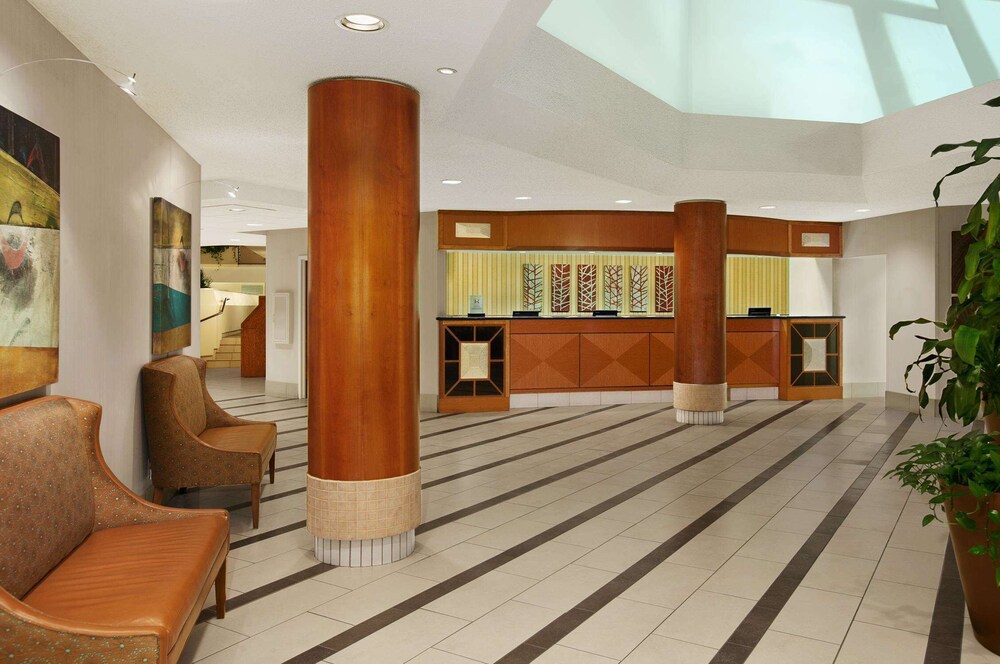 Embassy Suites Kansas City - Overland Park