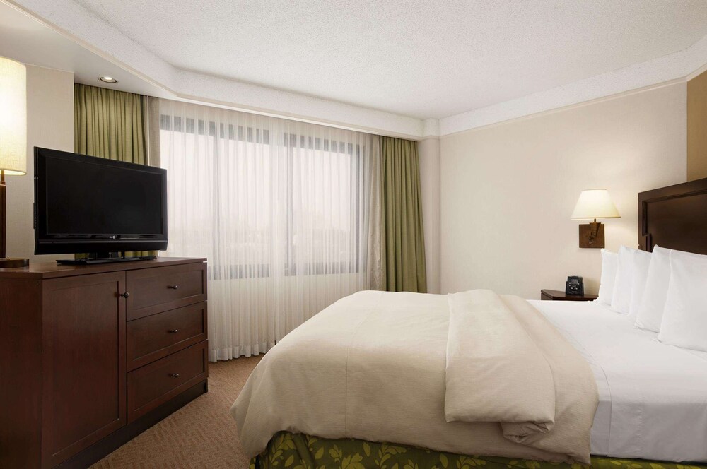 Embassy Suites Kansas City - Overland Park