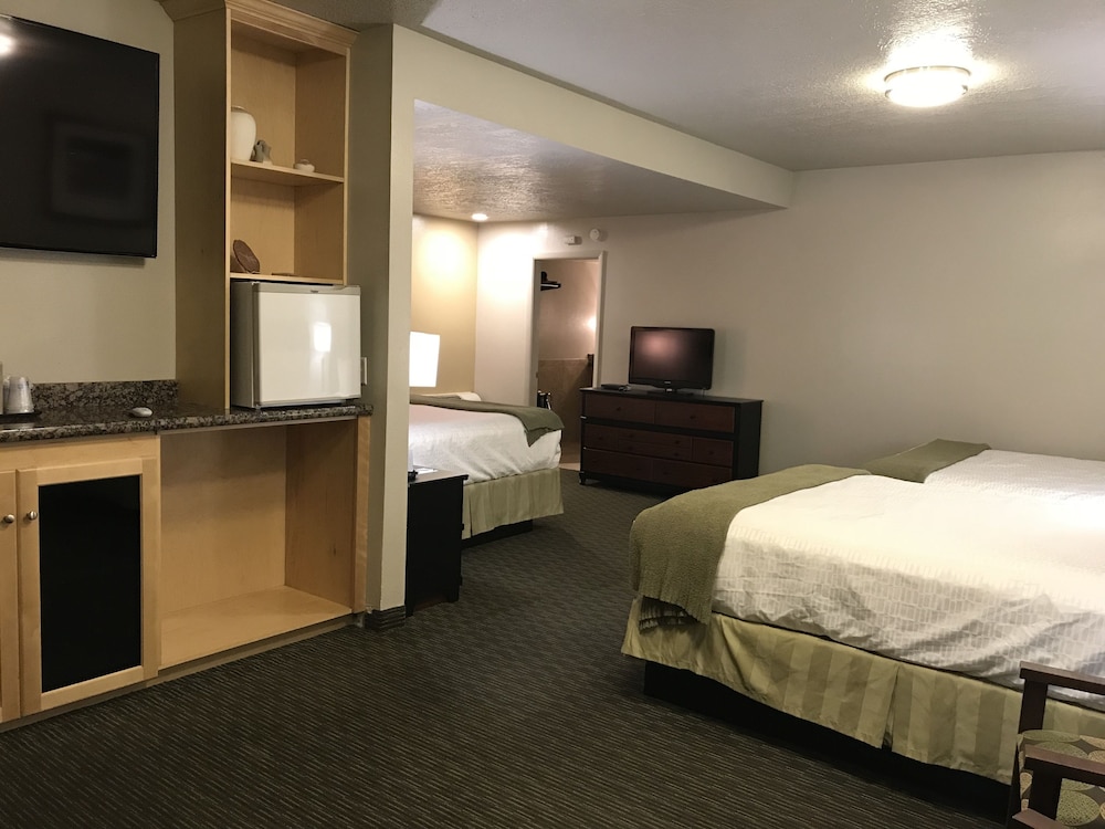 Room, Dinosaur Inn & Suites