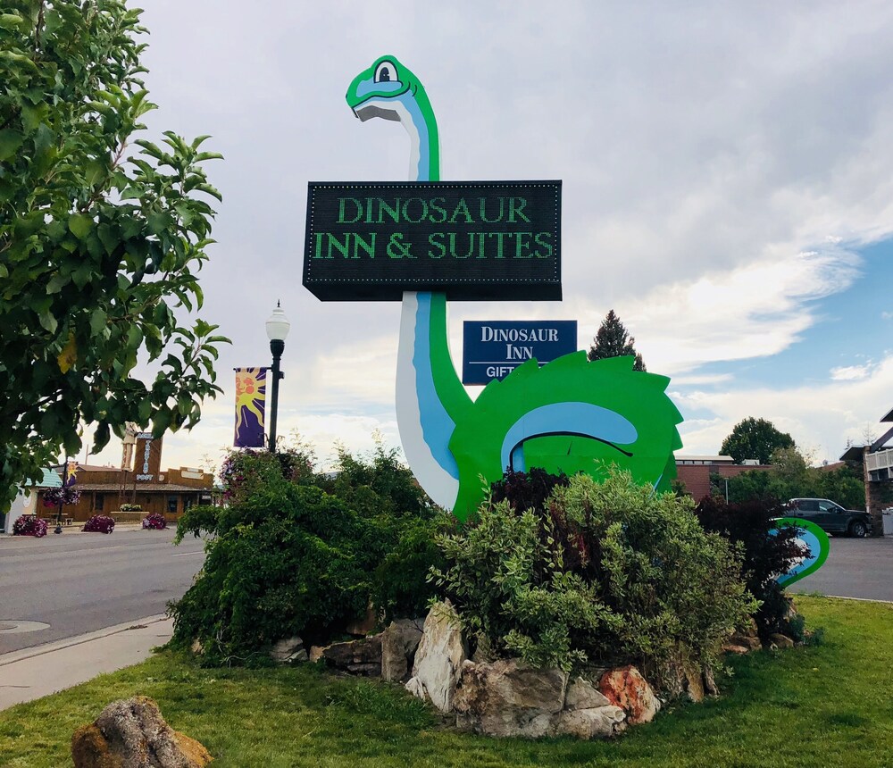 Dinosaur Inn & Suites